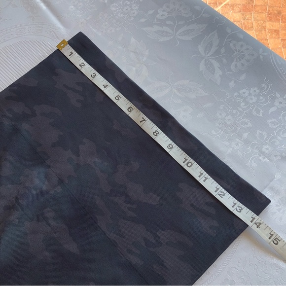 Spanx Olive Green Camouflage Compression Leggings Women’s Size 1X/1TG Acticewear - Picture 8 of 16